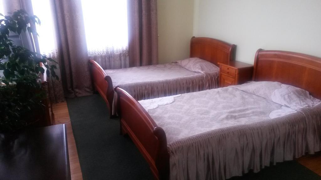 Marlen Hotel Rivne Kültér fotó